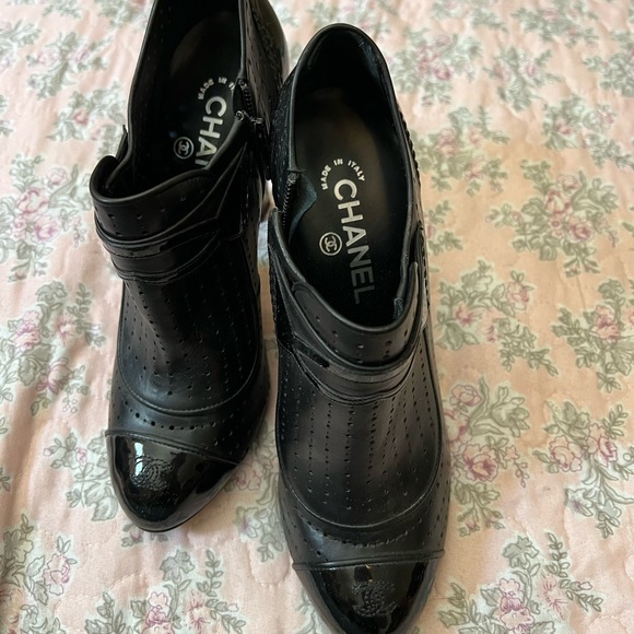 Chanel - Picture 2 of 3